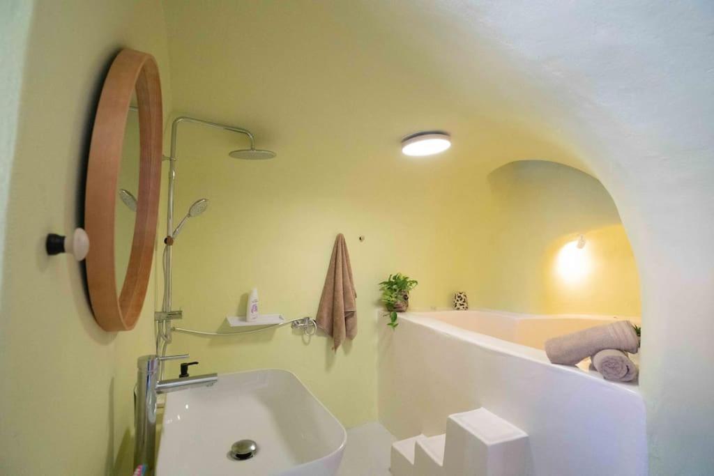 Santorini Oasis- Cave House Villa Fira  Exterior foto