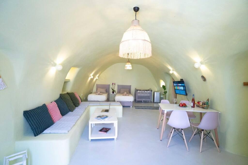 Santorini Oasis- Cave House Villa Fira  Exterior foto