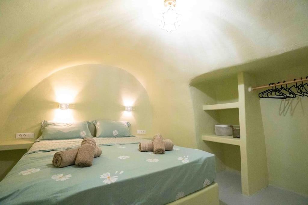 Santorini Oasis- Cave House Villa Fira  Exterior foto